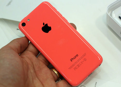 iPhone 5S và 5C chính hãng bắt đầu được bán Mở hộp bộ đôi iPhone 5S và 5C chính hãng