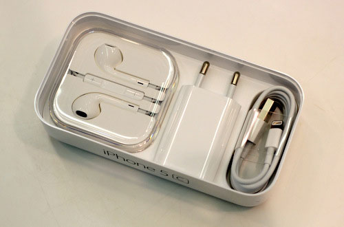 iPhone 5S và 5C chính hãng bắt đầu được bán Mở hộp bộ đôi iPhone 5S và 5C chính hãng