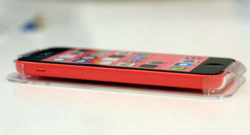 iPhone 5S và 5C chính hãng bắt đầu được bán Mở hộp bộ đôi iPhone 5S và 5C chính hãng