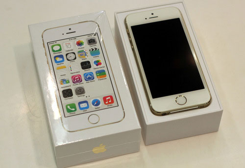 iPhone 5S chính hàng dành cho Việt Nam có hộp dẹt và mỏng như hàng Mỹ Mở hộp bộ đôi iPhone 5S và 5C chính hãng