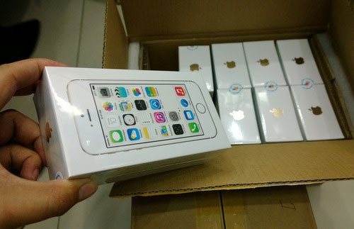 iPhone 5S chính hãng đắt khách, 5C ế ẩm