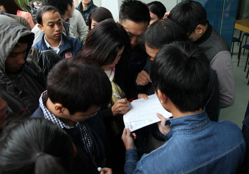 iPhone 5S chính hãng đắt khách, 5C ế ẩm