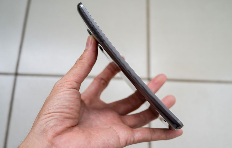 Điện thoại LG màn hình cong giá 20 triệu đồng