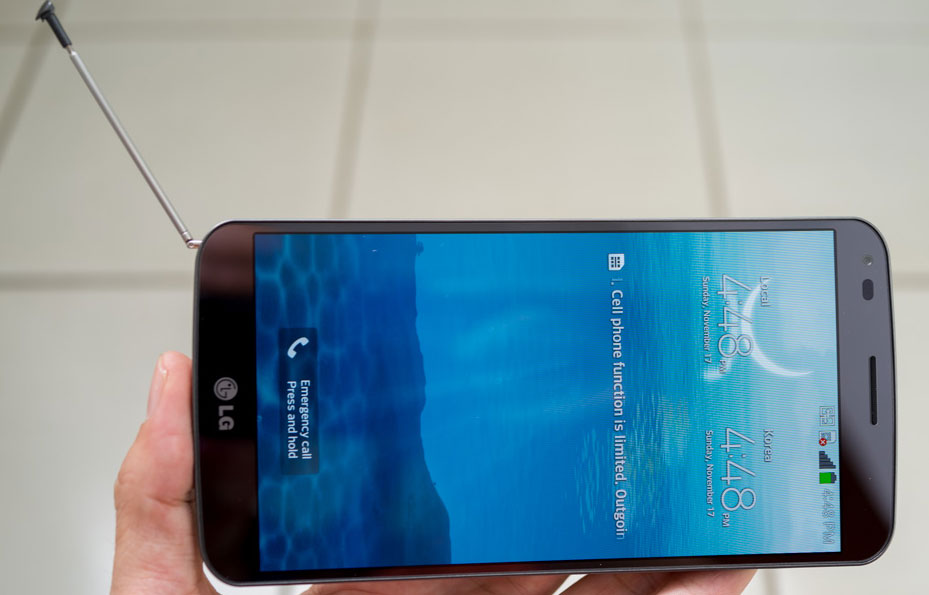 Điện thoại LG màn hình cong giá 20 triệu đồng