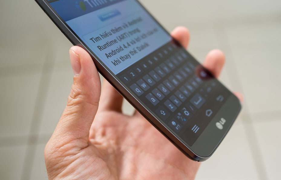 Điện thoại LG màn hình cong giá 20 triệu đồng