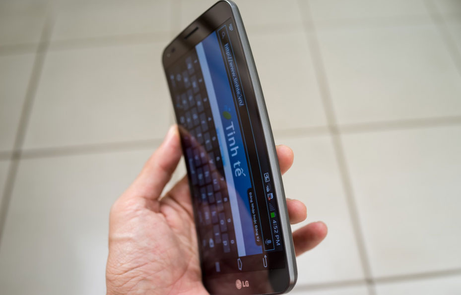 Điện thoại LG màn hình cong giá 20 triệu đồng