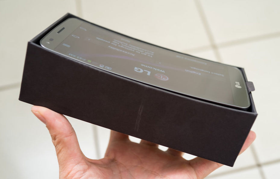 Điện thoại LG màn hình cong giá 20 triệu đồng