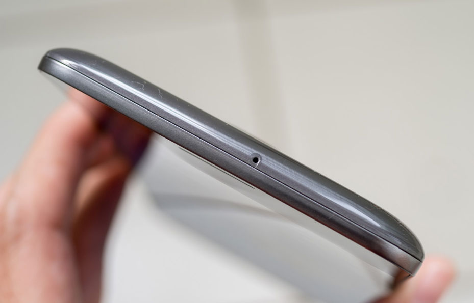 Điện thoại LG màn hình cong giá 20 triệu đồng