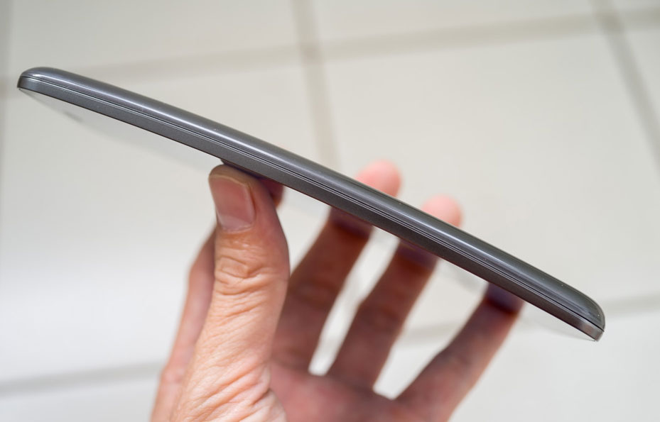 Điện thoại LG màn hình cong giá 20 triệu đồng