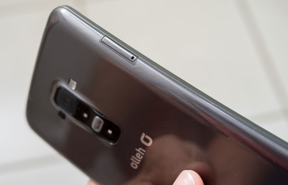 Điện thoại LG màn hình cong giá 20 triệu đồng