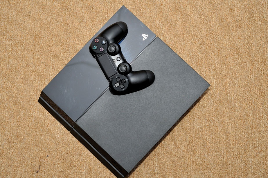 Trên tay Sony PS 4 ở Việt Nam