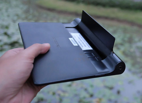 Chân đế xoay linh hoạt Máy tính bảng giá rẻ, pin lâu của Lenovo