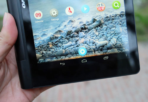 Các phím cảm ứng nằm bên trong màn hình Máy tính bảng giá rẻ, pin lâu của Lenovo