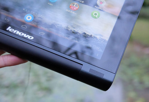 Loa ngoài bố trí ngay mặt trước Máy tính bảng giá rẻ, pin lâu của Lenovo