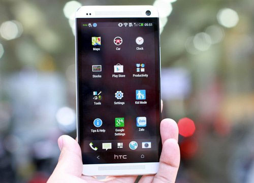 HTC One 5 smartphone cao cấp hàng xách tay rớt giá mạnh