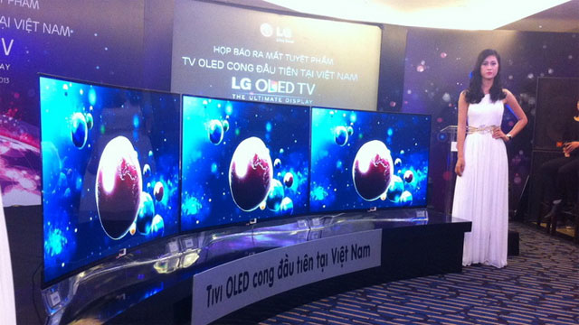 Ti vi màn hình cong giá "khủng" 250 triệu đồng