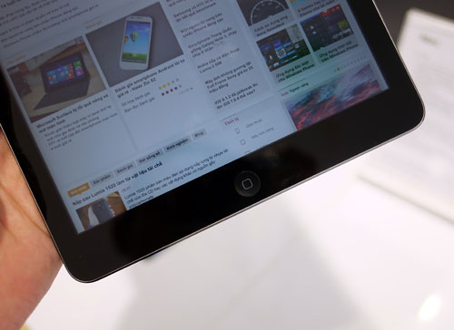 Máy sử dụng phím Home thường thay vì có nhận dạng vân tay như trên iPhone 5S Mở hộp iPad Air chính hãng tại Việt Nam