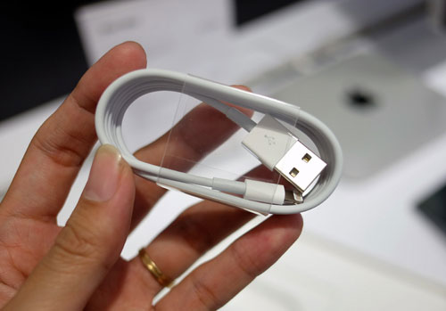 Cáp Lightning Mở hộp iPad Air chính hãng tại Việt Nam