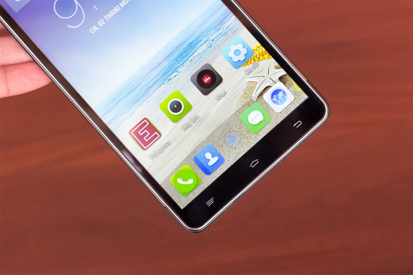 Phím điều hướng đưa ra ngoài màn hình nhưng không hỗ trợ đèn nền Phablet Android dùng chip lõi tứ giá 3 triệu đồng