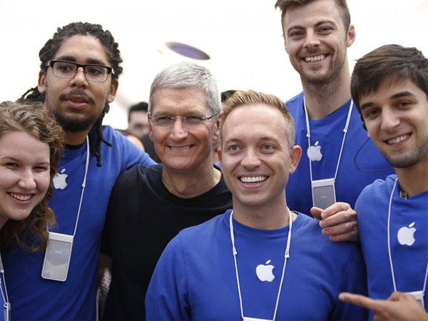 sau khi Tim Cook được công bố đảm nhận vai trò CEO vào đúng ngày Steve Jobs từ chức 11 điều thú vị về CEO Apple