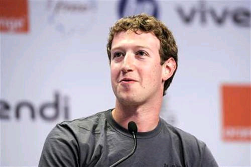 Người sáng lập và là giám đốc điều hành Facebook Mark Zuckerberg Facebook thiết kế phiên bản mới