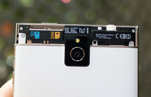 BlackBerry Passport trắng xuất hiện tại Việt Nam BlackBerry Passport trắng xuất hiện tại Việt Nam