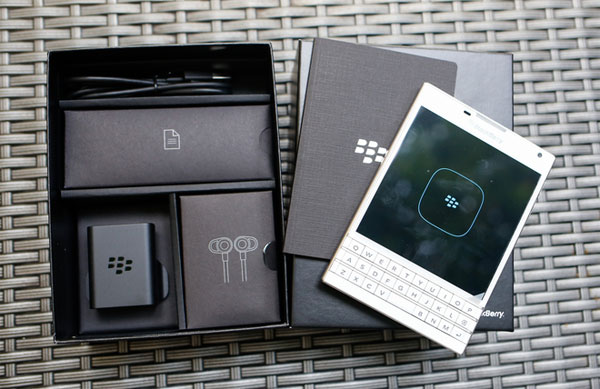 BlackBerry Passport trắng xuất hiện tại Việt Nam BlackBerry Passport trắng xuất hiện tại Việt Nam