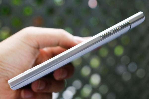 BlackBerry Passport trắng xuất hiện tại Việt Nam BlackBerry Passport trắng xuất hiện tại Việt Nam