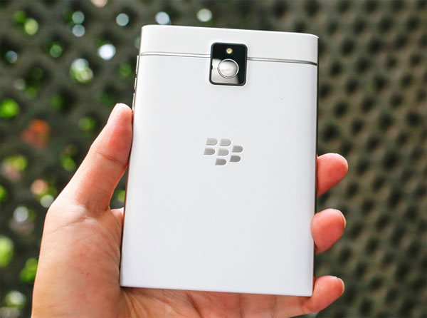 BlackBerry Passport trắng xuất hiện tại Việt Nam BlackBerry Passport trắng xuất hiện tại Việt Nam