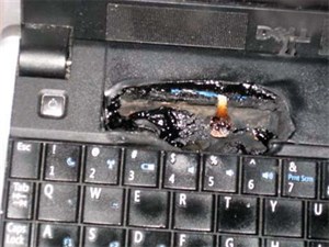 Dell Mini 9 nổ làm cháy sàn nhà