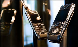 Gặp “dế” Vertu bàn phím QWERTY trước khi ra lò