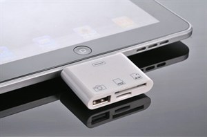 Đầu đọc thẻ và cổng USB cho iPad