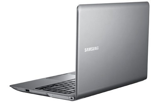 Samsung Series 5 mới khi mở nắp.