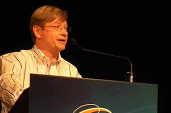 CEO của Level 3, Jim Crowe