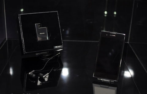 Các phụ kiện theo máy.