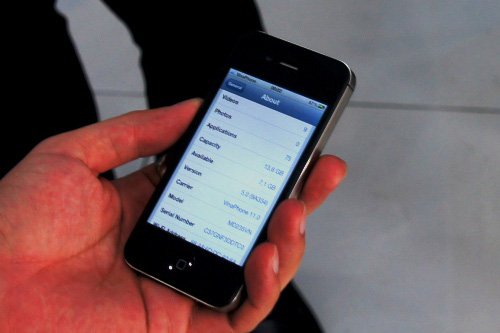 Các máy mà VinaPhone kích hoạt cho khách hàng sáng nay đang chạy bản iOS 5.0