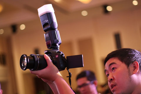 Có thể chọn những người hiểu về camera dẫn đi mua.