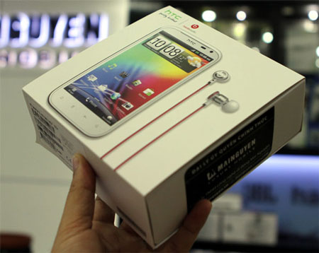 HTC Sensation XL chính hãng giá 15,9 triệu đồng