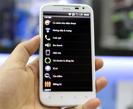 HTC Sensation XL chính hãng giá 15,9 triệu đồng