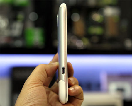 HTC Sensation XL chính hãng giá 15,9 triệu đồng