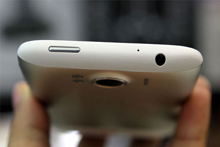 HTC Sensation XL chính hãng giá 15,9 triệu đồng