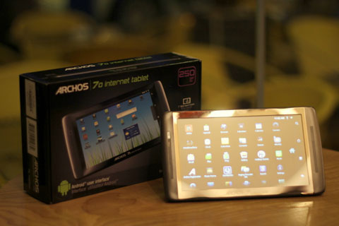 Máy tính bảng tầm trung, giá thấp vẫn chưa "hút" khách tại Việt Nam.