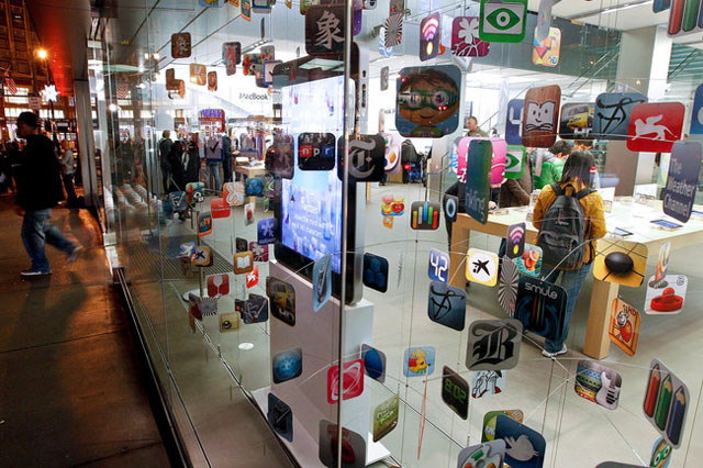 Các biểu tượng ứng dụng di động tại một cửa hàng của Apple ở San Francisco.