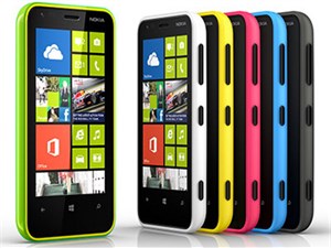 Lumia 620 chạy Windows Phone 8 giá hơn 5 triệu đồng