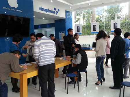 iPhone 5 chính hãng “cháy hàng” bản màu trắng iPhone 5 chính hãng “cháy hàng” bản màu trắng