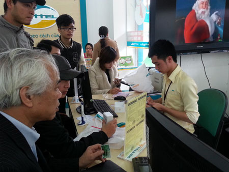 iPhone 5 chính hãng “cháy hàng” bản màu trắng iPhone 5 chính hãng “cháy hàng” bản màu trắng