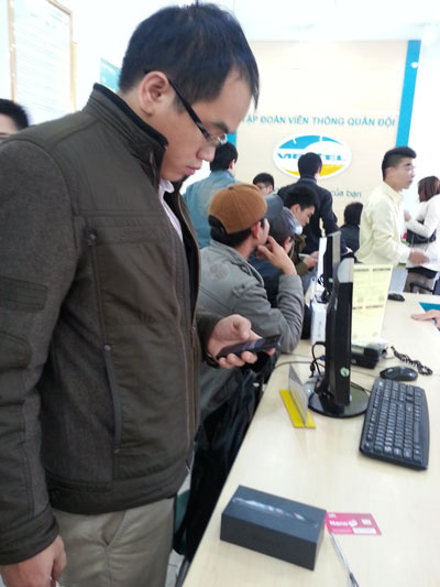 iPhone 5 chính hãng “cháy hàng” bản màu trắng iPhone 5 chính hãng “cháy hàng” bản màu trắng