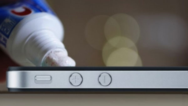 Dùng kem đánh răng làm lành vết xước màn hình Cách hồi sinh cho những chiếc smartphone bị xước màn hình