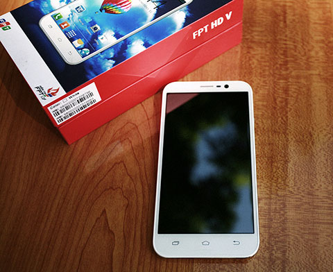 "Đập hộp" phablet đầu tiên của FPT 