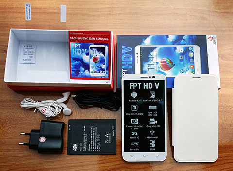 "Đập hộp" phablet đầu tiên của FPT 